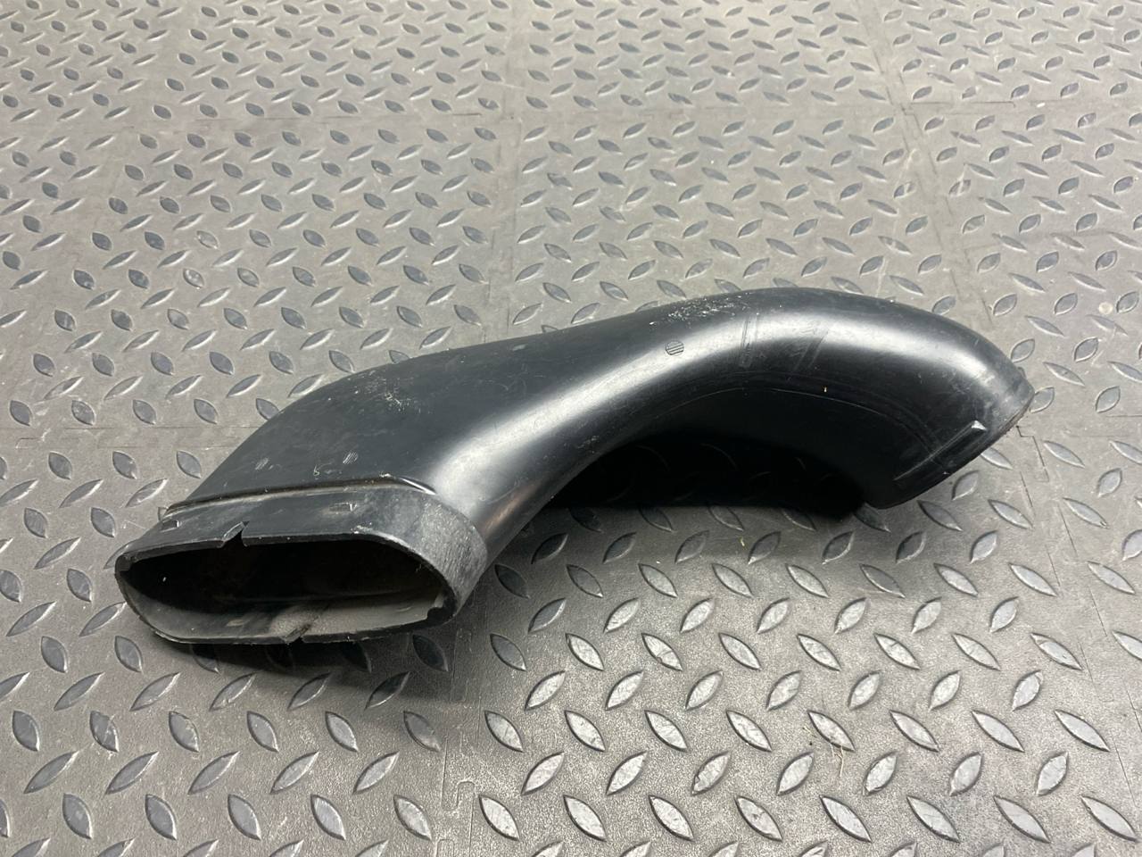 Патрубок воздушного фильтра Mercedes C/W203 2000-2008