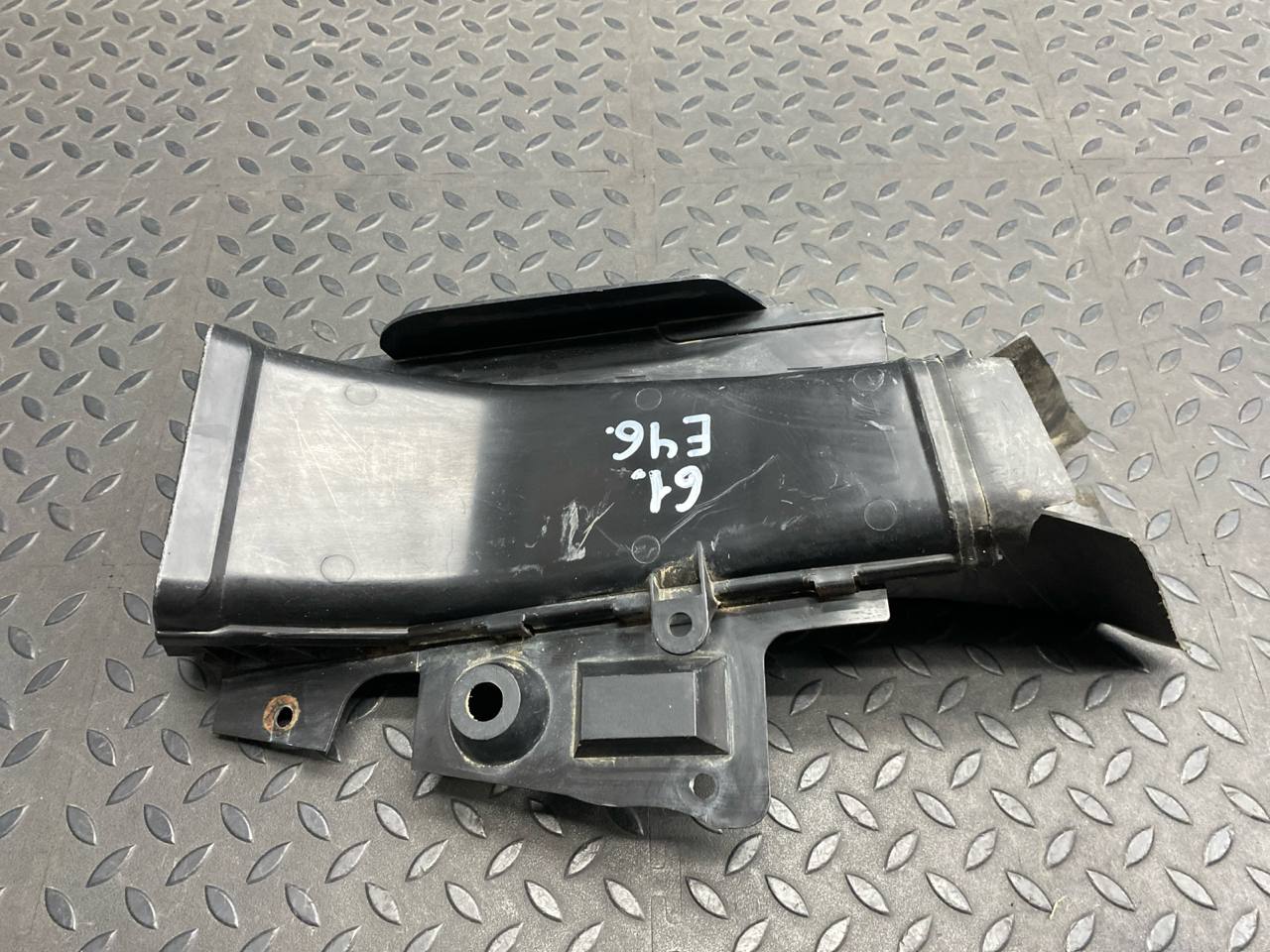 Воздуховод тормозной левый BMW 3/E46 1998-2007