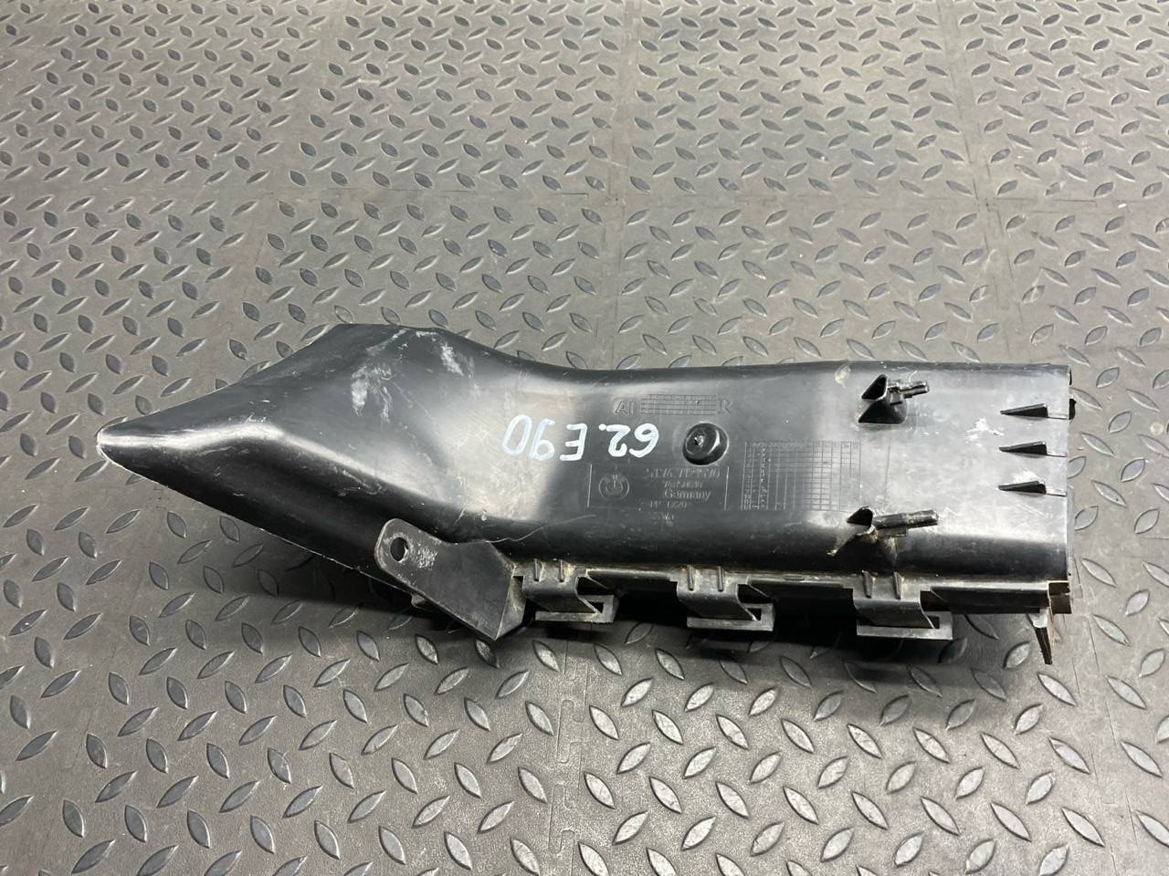 Воздуховод тормозной правый BMW 3/E90 2004-2013