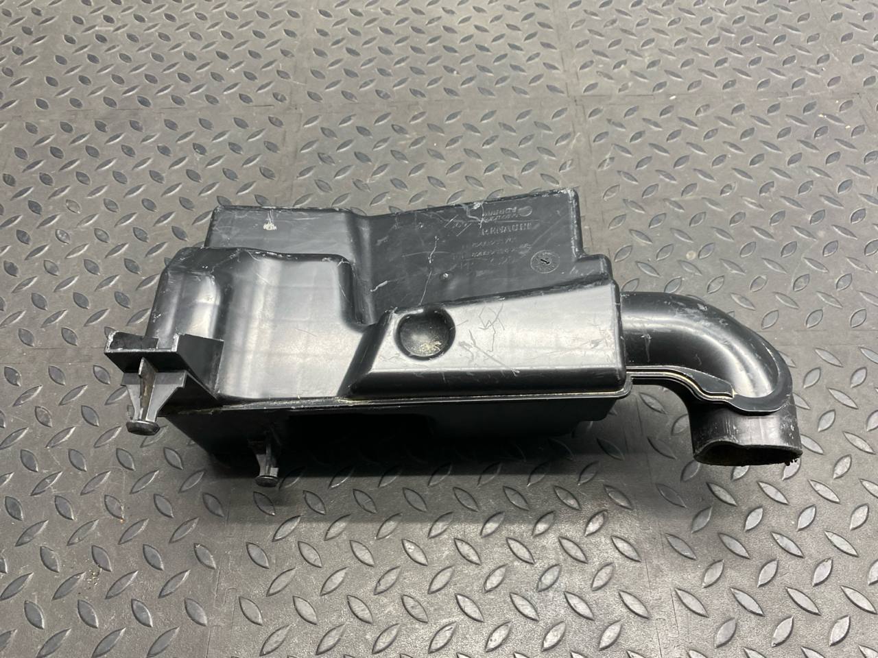 Резонатор воздушного фильтра Renault Scenic/2 2003-2009