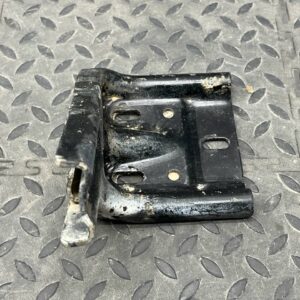 Кронштейн ролика двери сдвижной нижний правый Mercedes Vito/W639 2003-2014