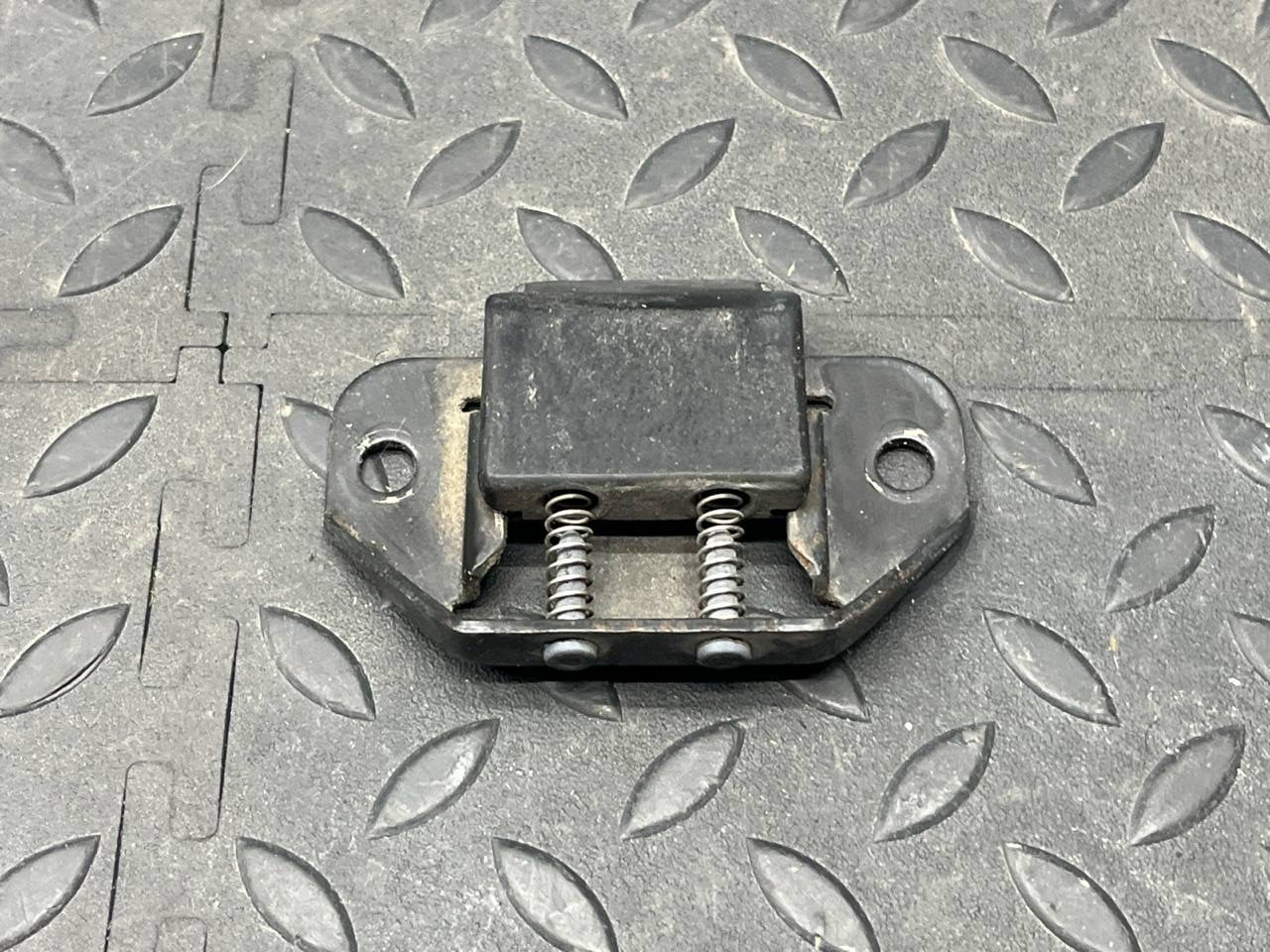 Отбойник двери багажника Mercedes Vito/W638 1996-2003