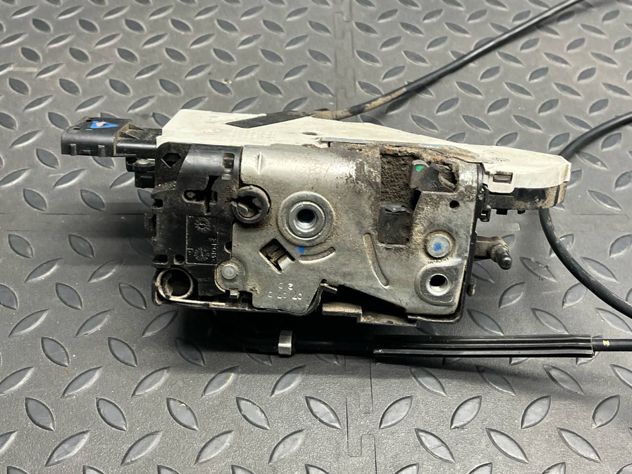 Замок двери сдвижной правый Peugeot Expert/2 2007-2016