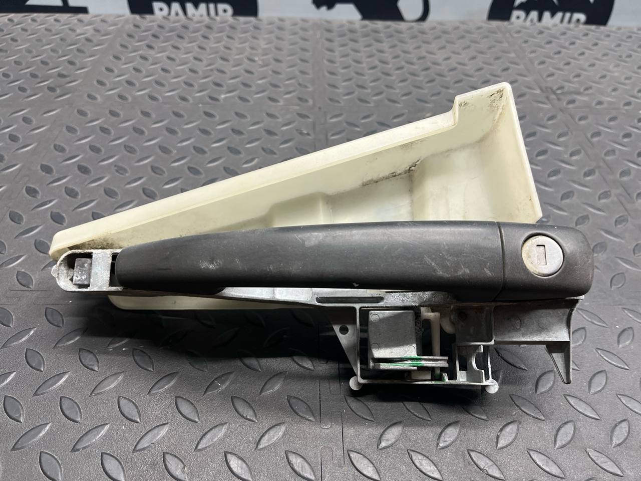 Ручка двери багажника правая Peugeot Expert/2 2007-2016