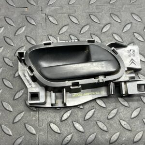 Ручка двери багажника левая Peugeot Expert/2 2007-2016