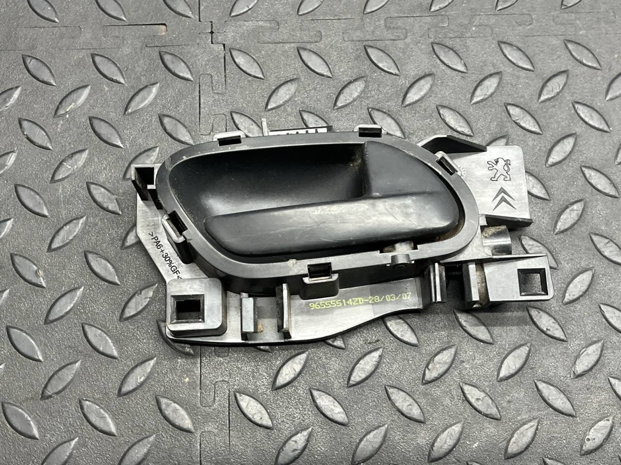 Ручка двери багажника левая Peugeot Expert/2 2007-2016