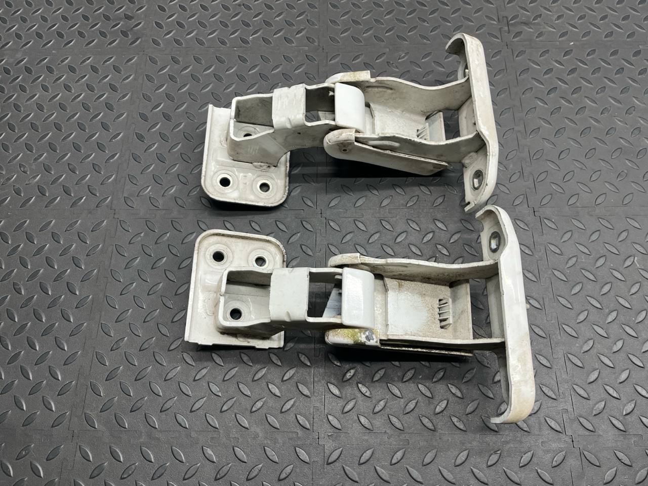 Петля двери багажника Peugeot Expert/2 2007-2016