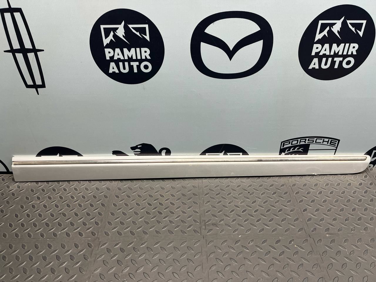 Молдинг двери передний правый Mercedes B/W245 2005-2011