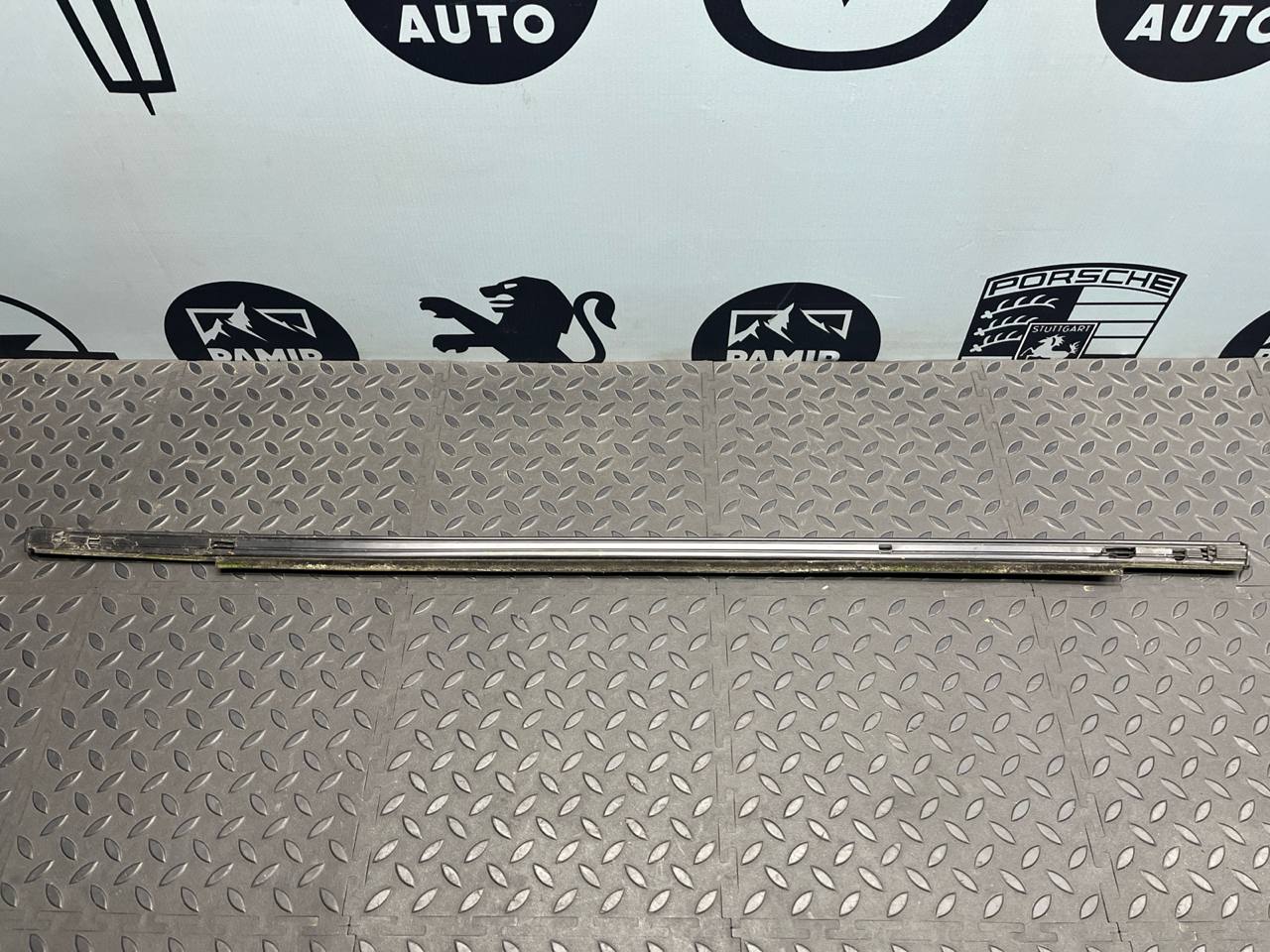 Уплотнитель двери задний правый Mercedes B/W245 2005-2011