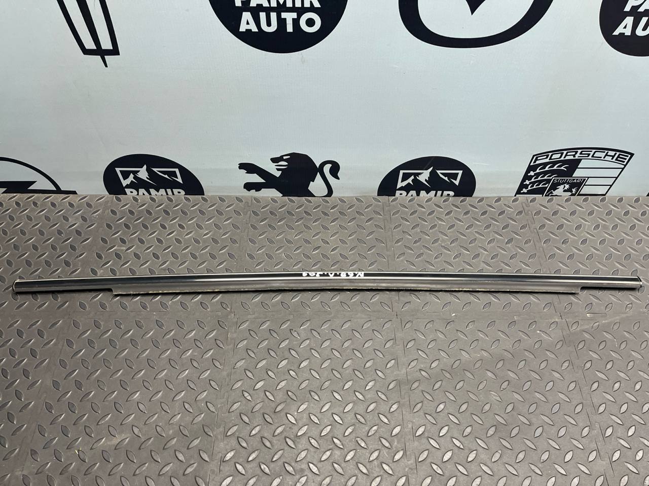 Уплотнитель двери задний левый Mercedes B/W245 2005-2011