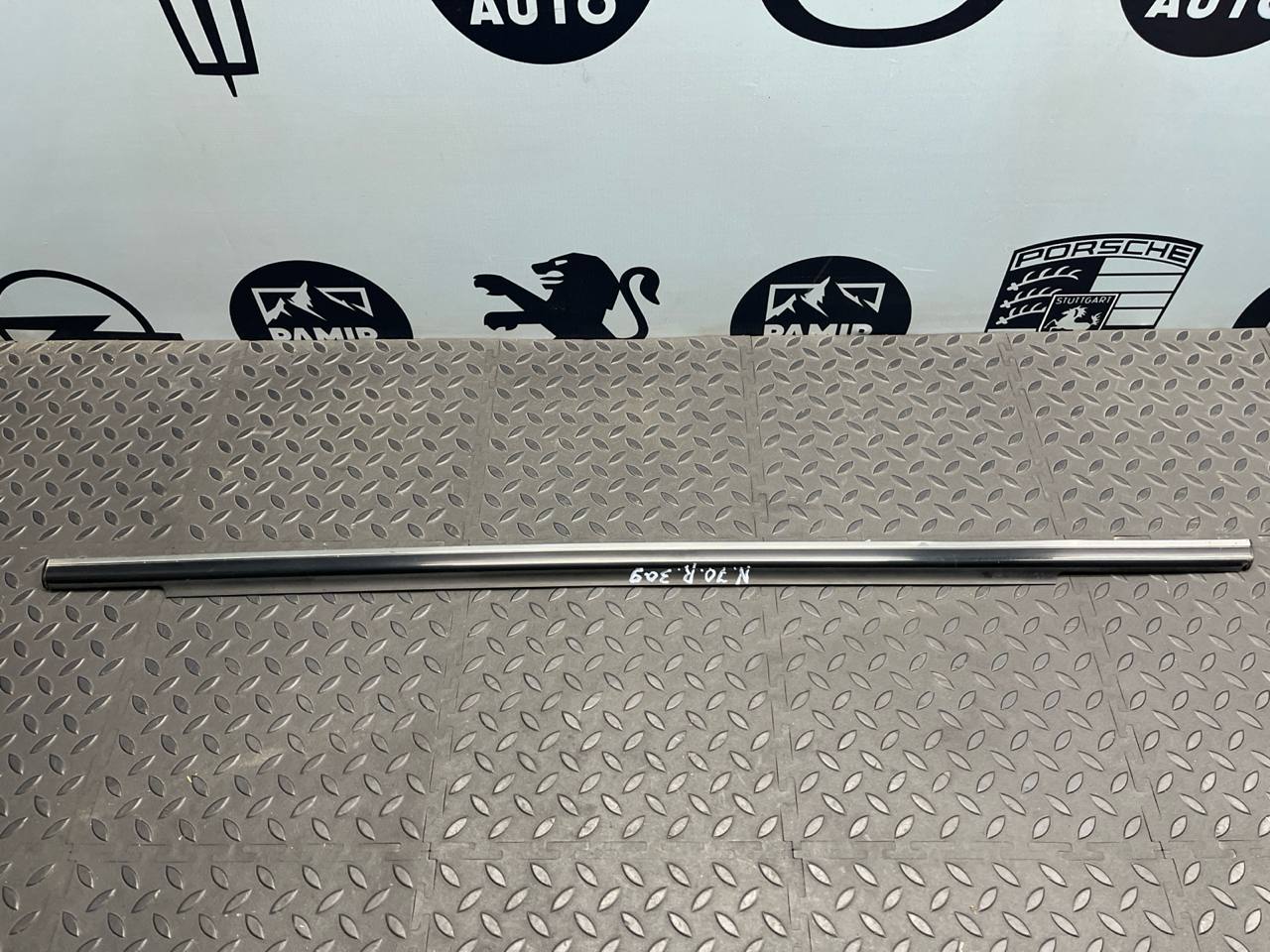 Уплотнитель двери задний правый Mercedes B/W245 2005-2011