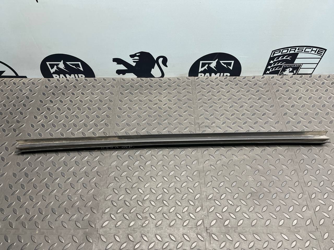 Уплотнитель двери передний Mercedes B/W245 2005-2011