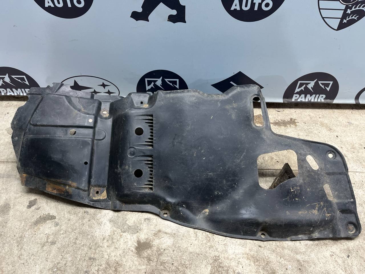 Защита двигателя левая Toyota Avensis/2 2003-2009