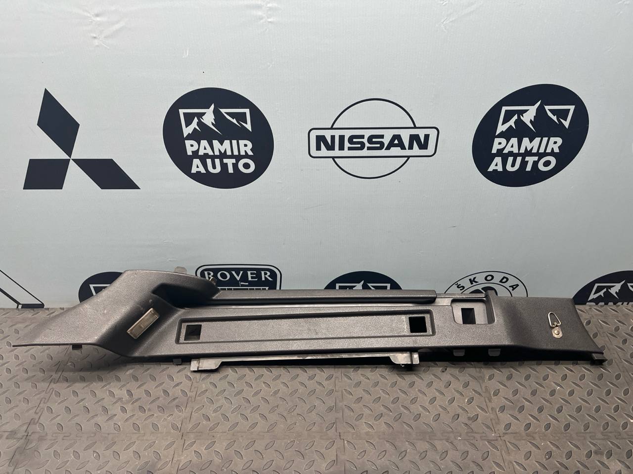 Обшивка багажника левая Opel Astra/H 2004-2014