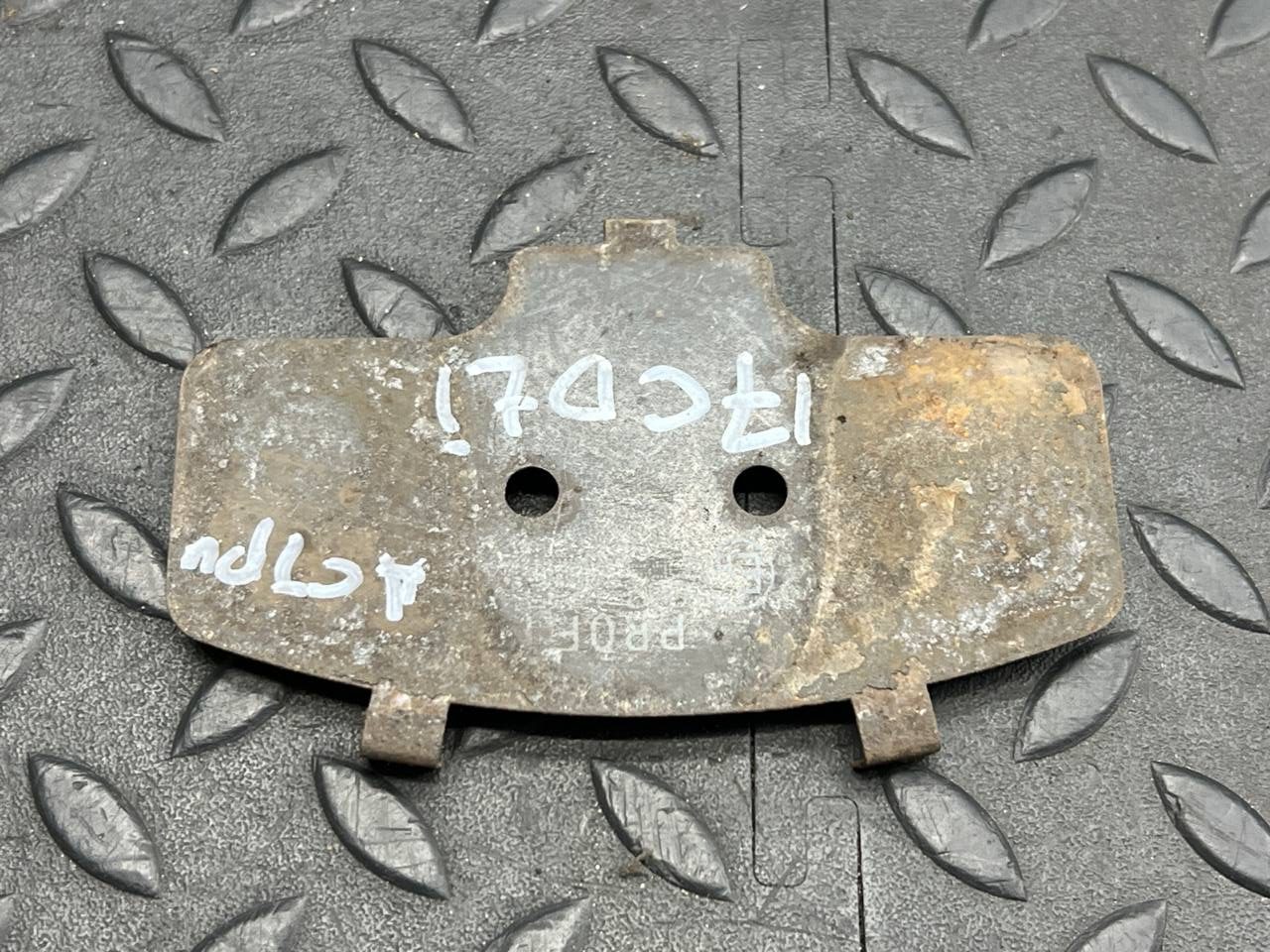 Пластина противоскрипная передняя Opel Astra/H 2004-2014