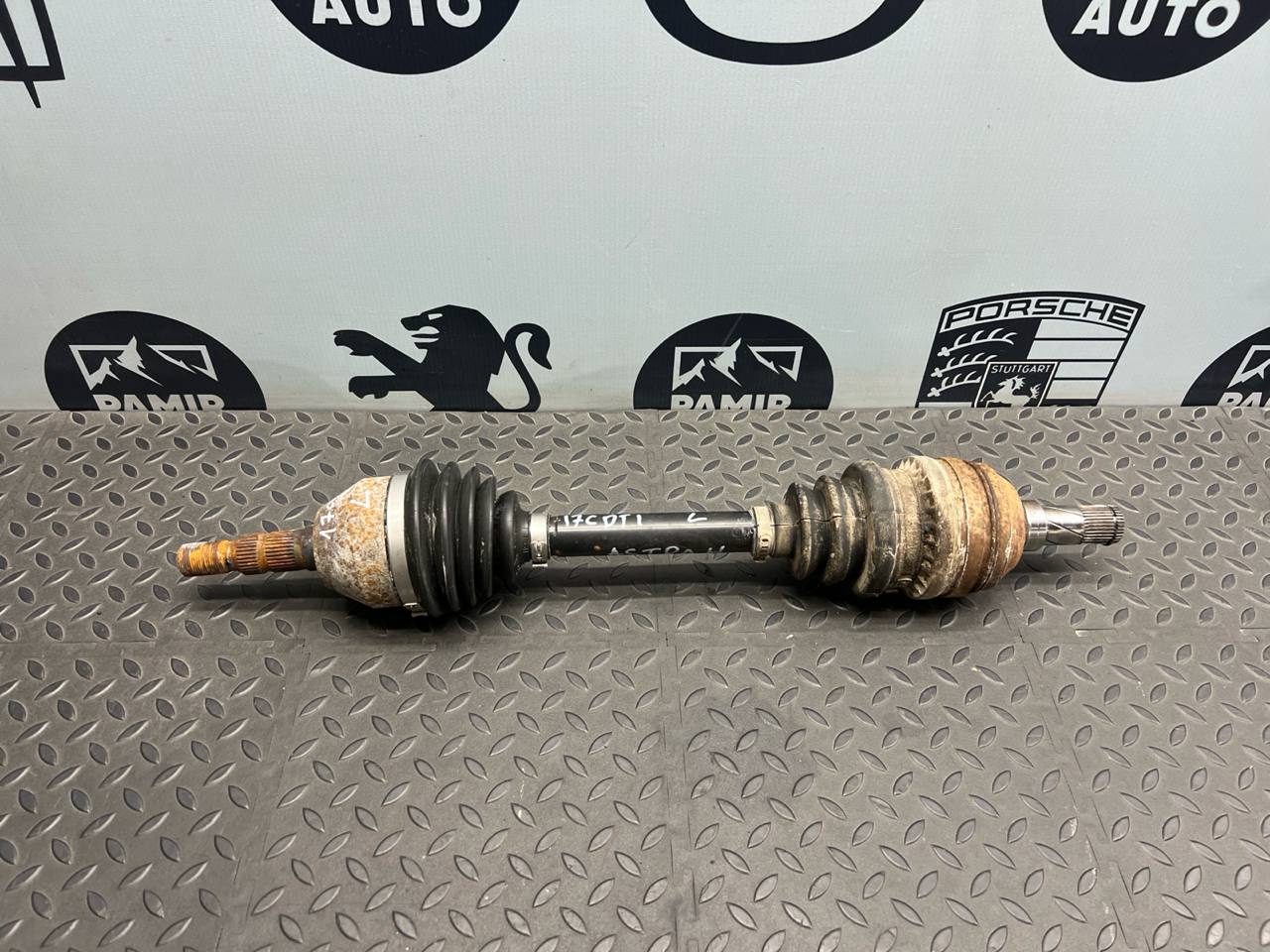 Полуось передняя левая Opel Astra/H 2004-2014