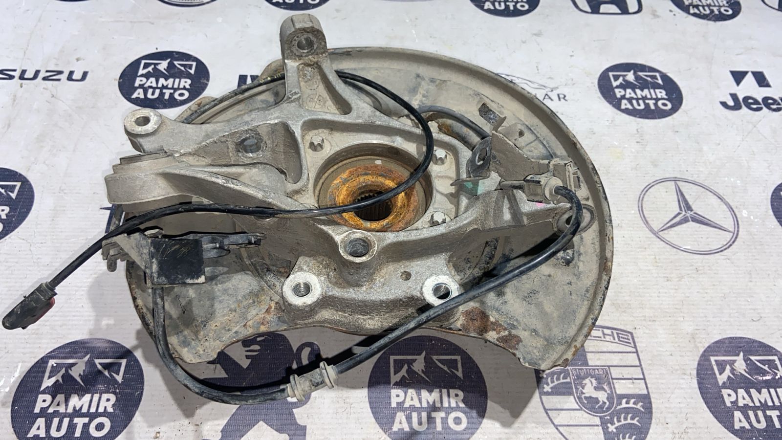 Кулак поворотный задний левый Mercedes E/W211 2002-2009