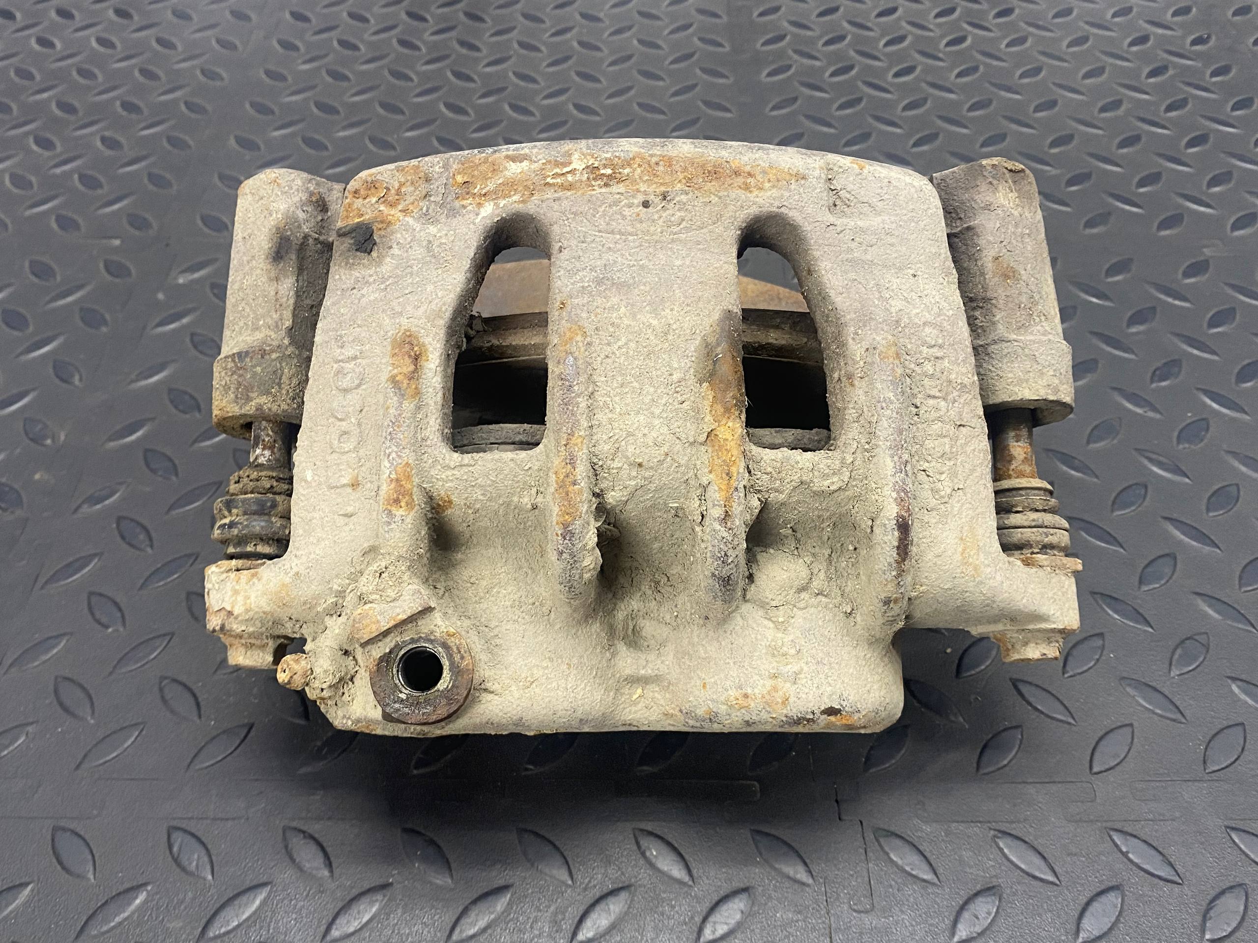 Суппорт передний левый Ford Transit 2000-2006