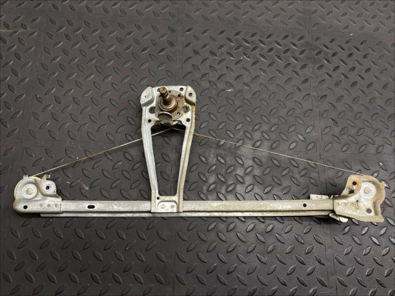 Стеклоподъемник задний левый Mercedes C/W202 1993-2001