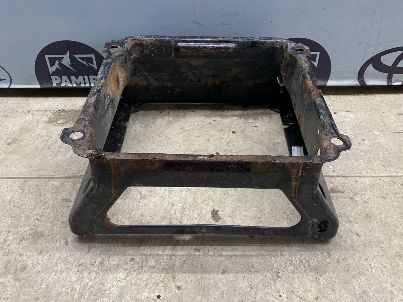 Тумба сиденья передняя левая Ford Transit 2000-2006