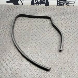 Уплотнитель капота Mercedes C/W202 1993-2001