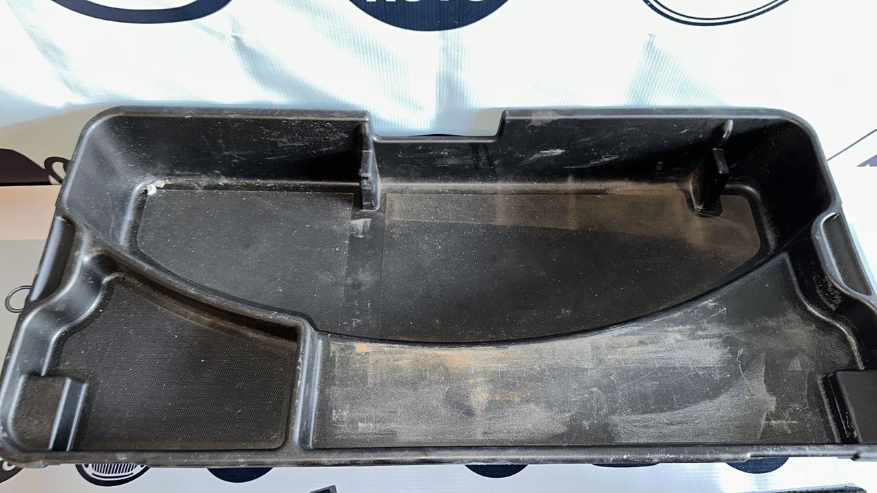 Ящик для инструментов Mercedes E/W211 2002-2009