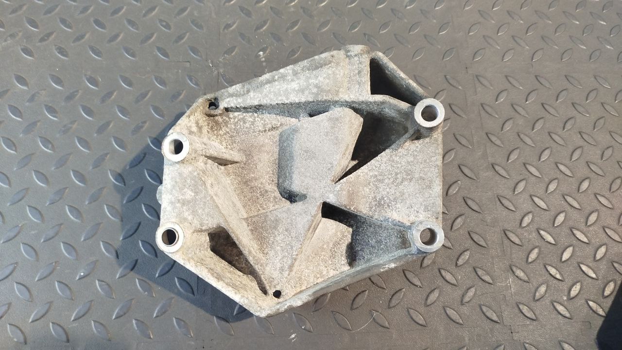 Кронштейн компрессора кондиционера Opel Zafira/B 2005-2014