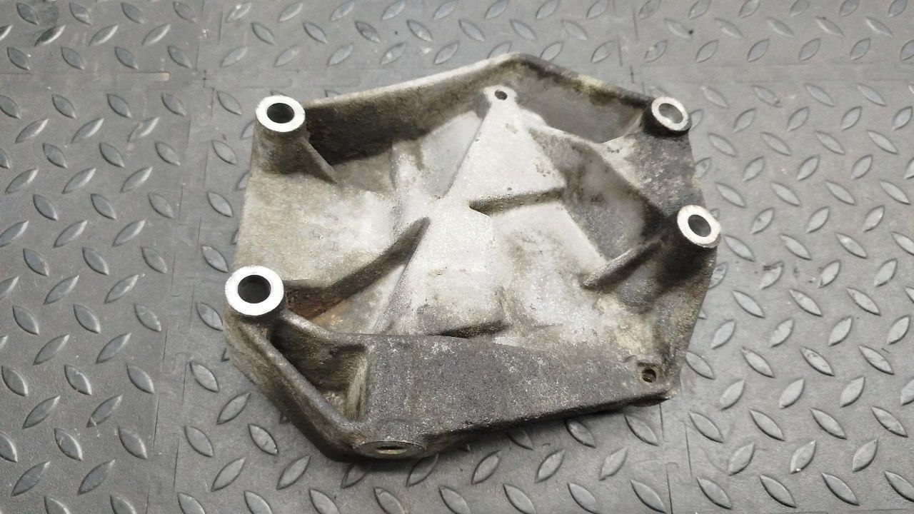 Кронштейн компрессора кондиционера Opel Zafira/B 2005-2014