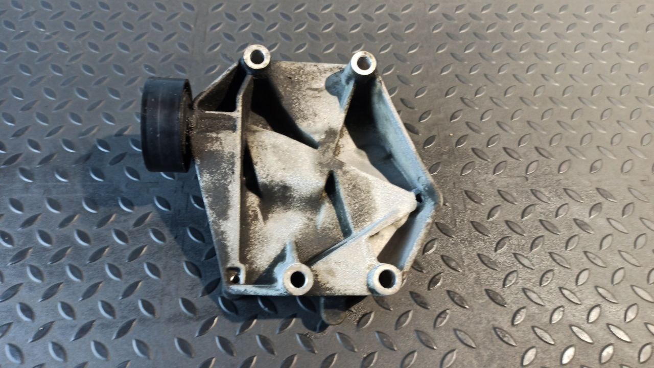 Кронштейн компрессора кондиционера Opel Zafira/B 2005-2014