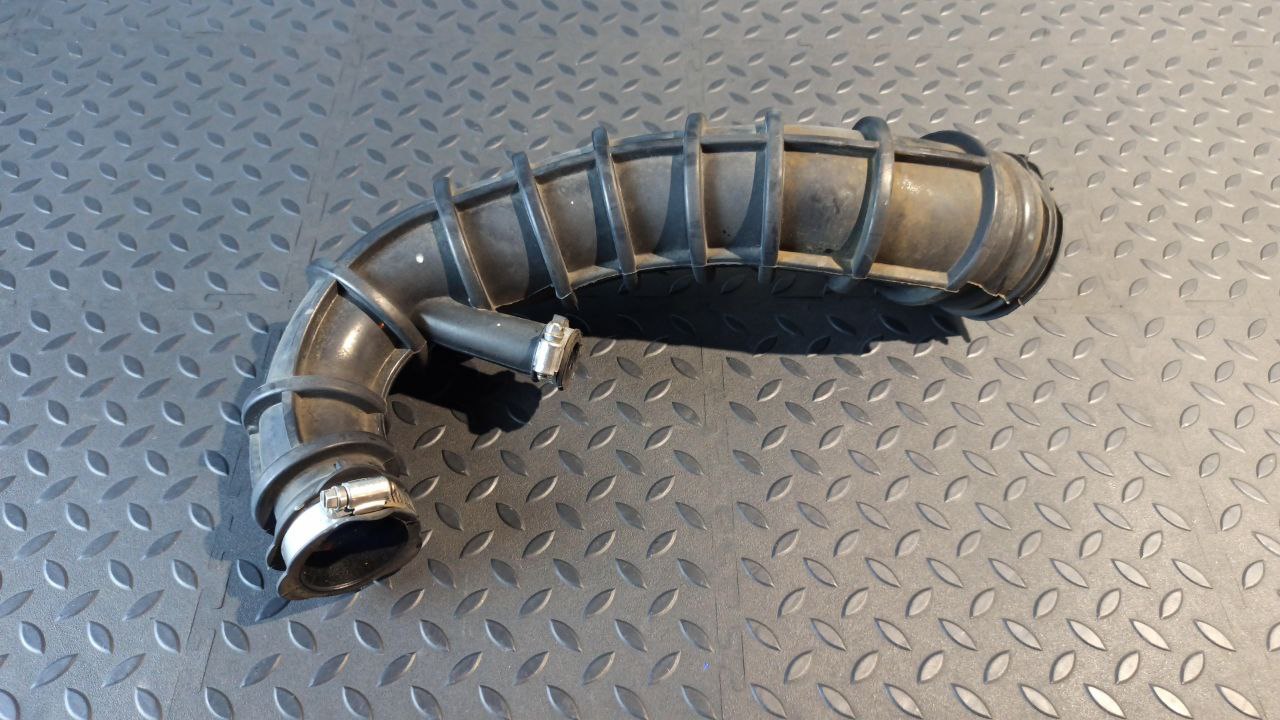 Патрубок воздушного фильтра Ford Transit 2000-2006