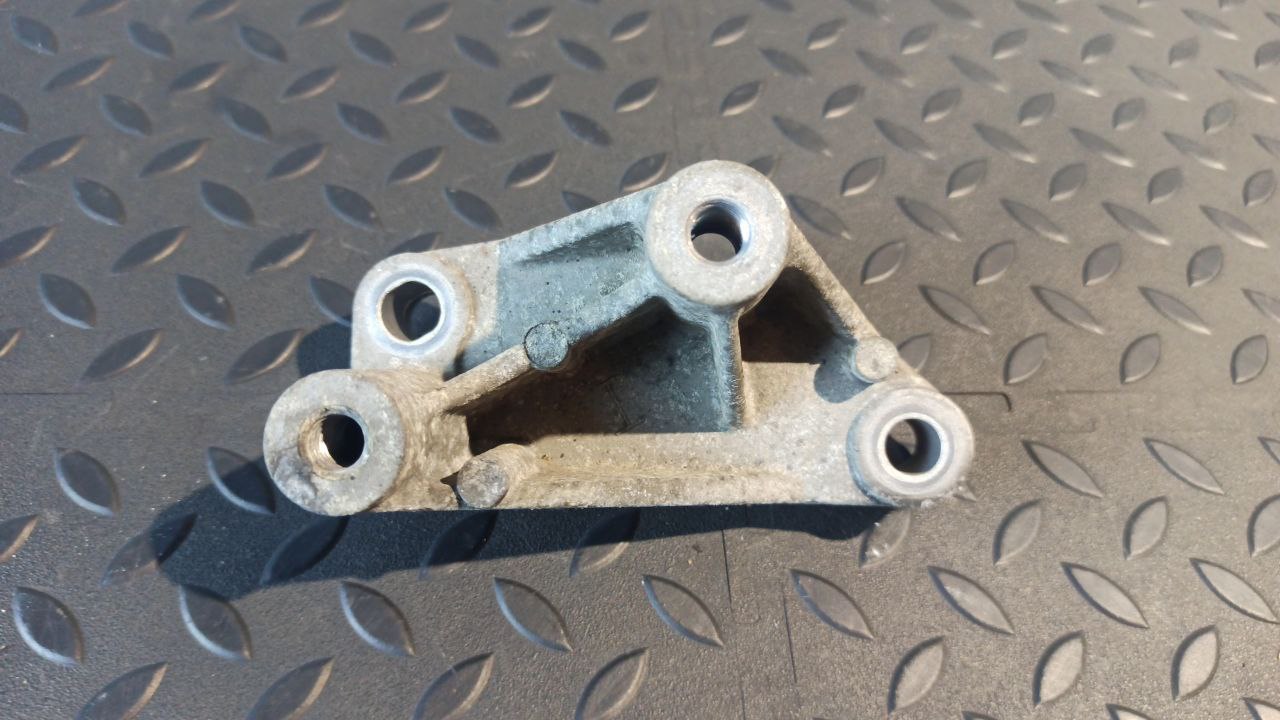 Кронштейн генератора Ford Transit 2000-2006