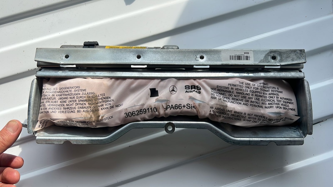 Подушка безопасности в колени Mercedes C/W204 2006-2015