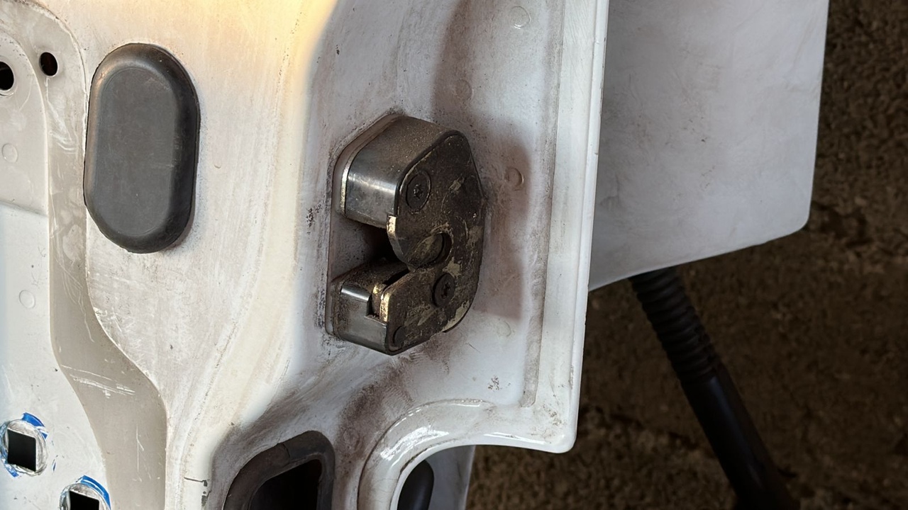 Замок двери сдвижной правый Opel Movano/A 2003-2010