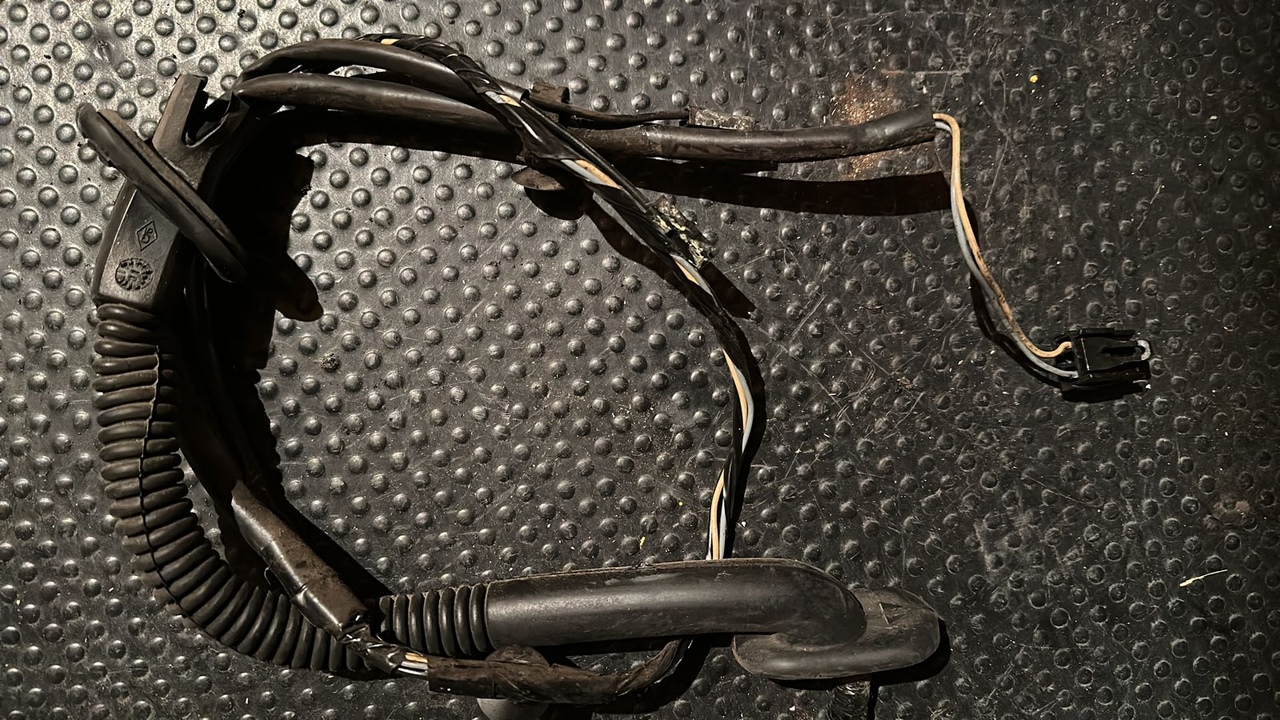 Проводка двери багажника правая Opel Movano/A 2003-2010