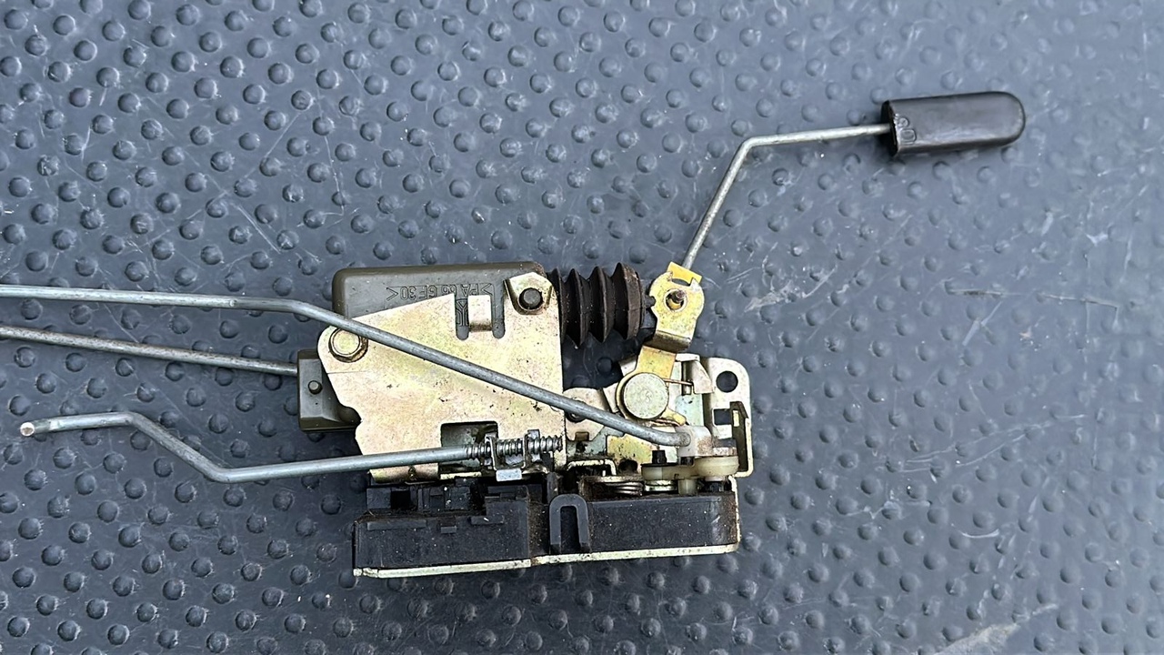 Замок двери передний левый Opel Movano/A 2003-2010