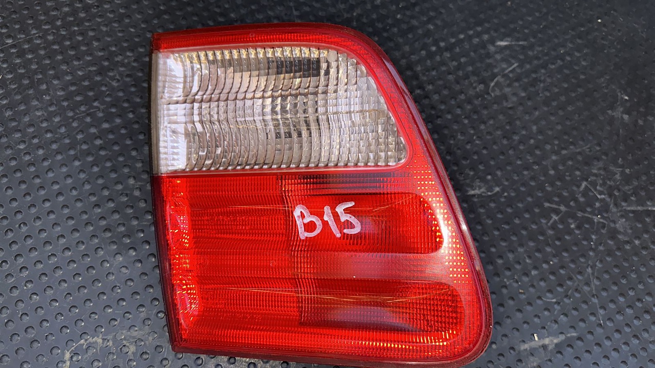 Фонарь задний внутренний левый Mercedes E/W210 1995-2003