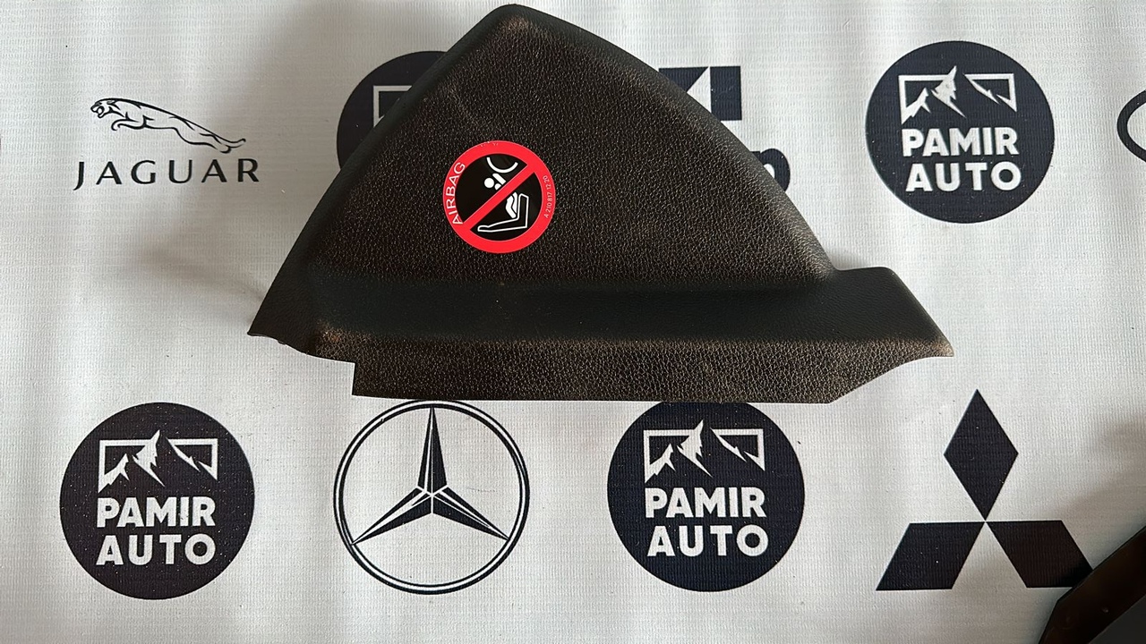 Накладка на торпедо левая Mercedes C/W204 2006-2015