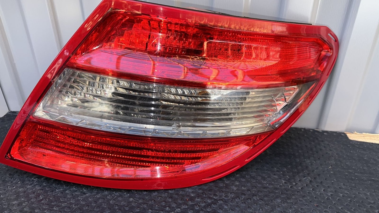 Фонарь задний правый Mercedes C/W204 2006-2015