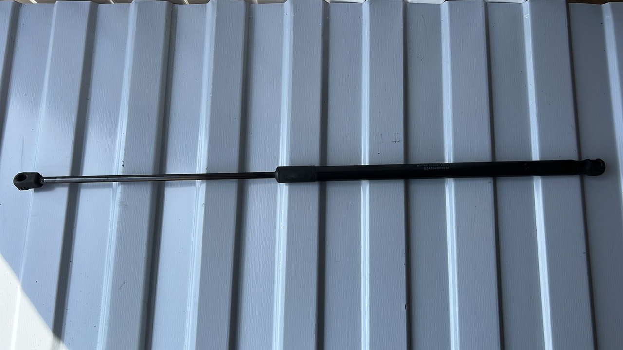 Амортизатор капота правый Mercedes C/W204 2006-2015