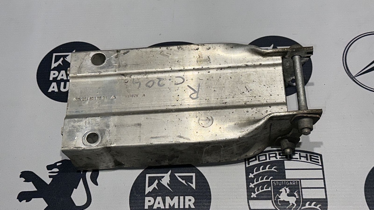 Кронштейн усилителя бампера передний правый Mercedes C/W204 2006-2015