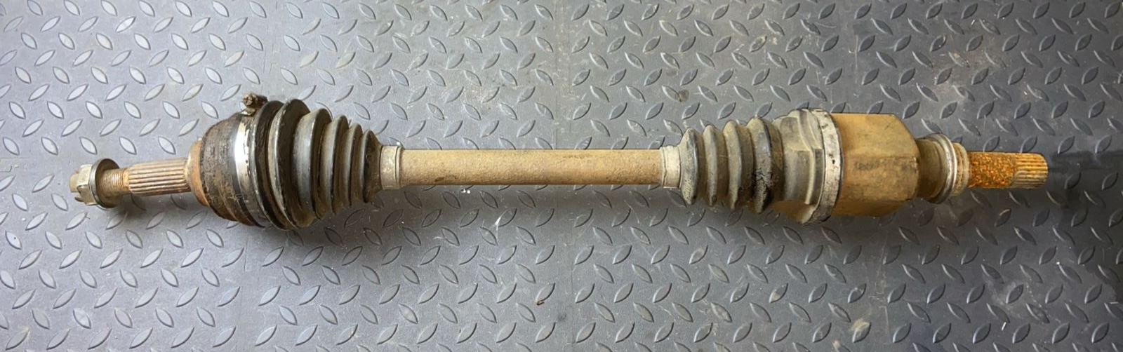 Полуось передняя левая Renault Megane/2 2002-2009