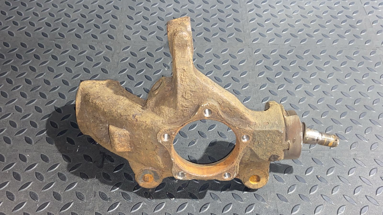 Кулак поворотный передний левый Ford Transit 2006-2013