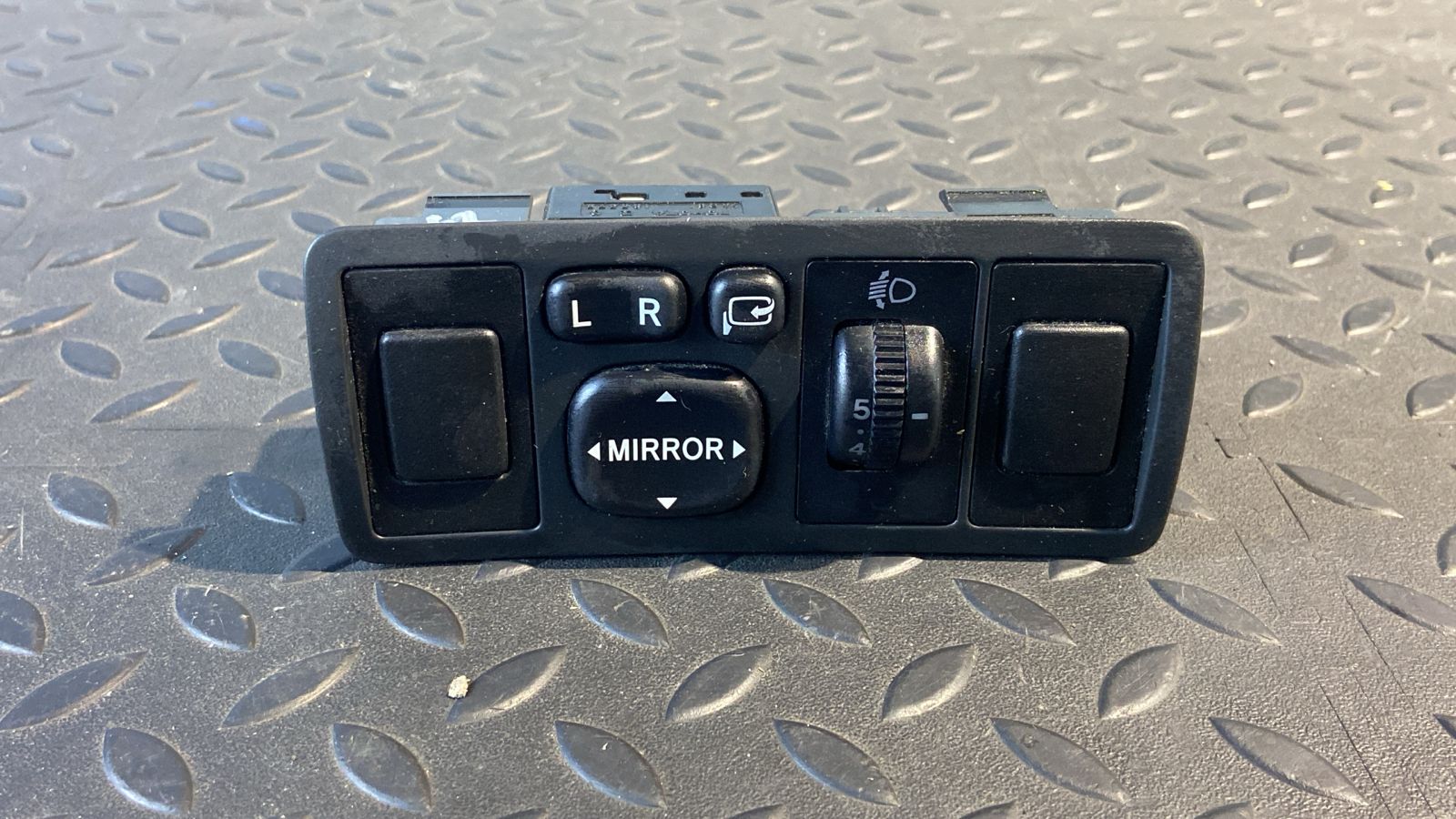 Переключатель регулировки зеркала Toyota Avensis/2 2003-2009