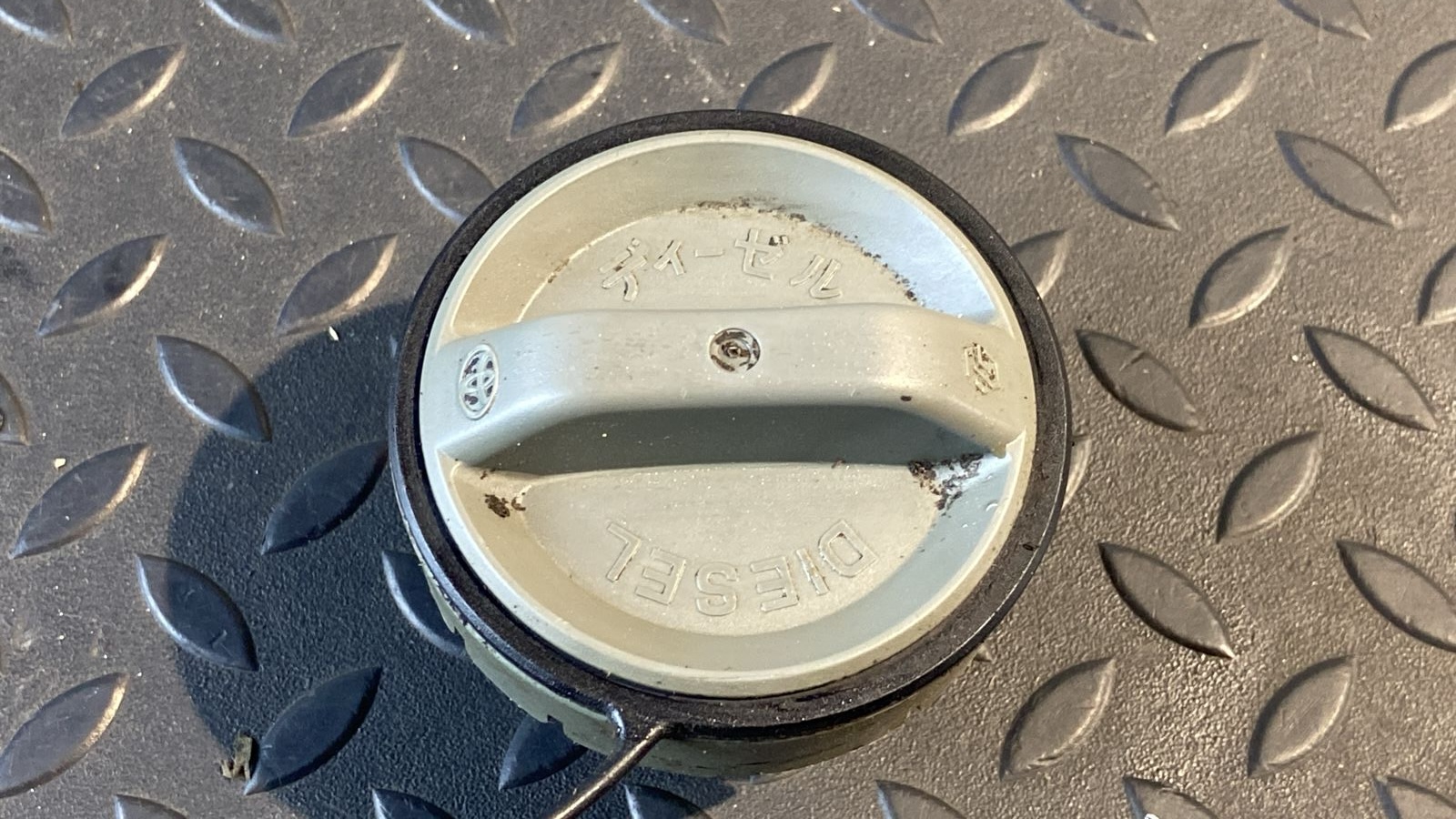 Крышка топливного бака Toyota Avensis/2 2003-2009