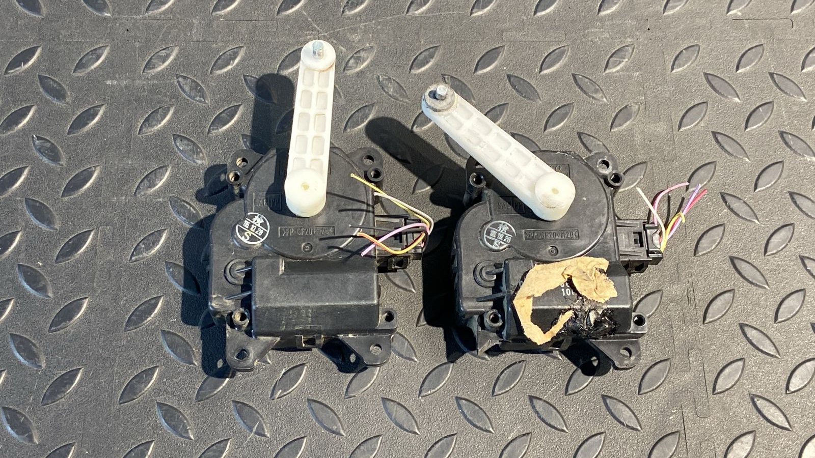 Моторчик заслонки отопителя Toyota Avensis/2 2003-2009