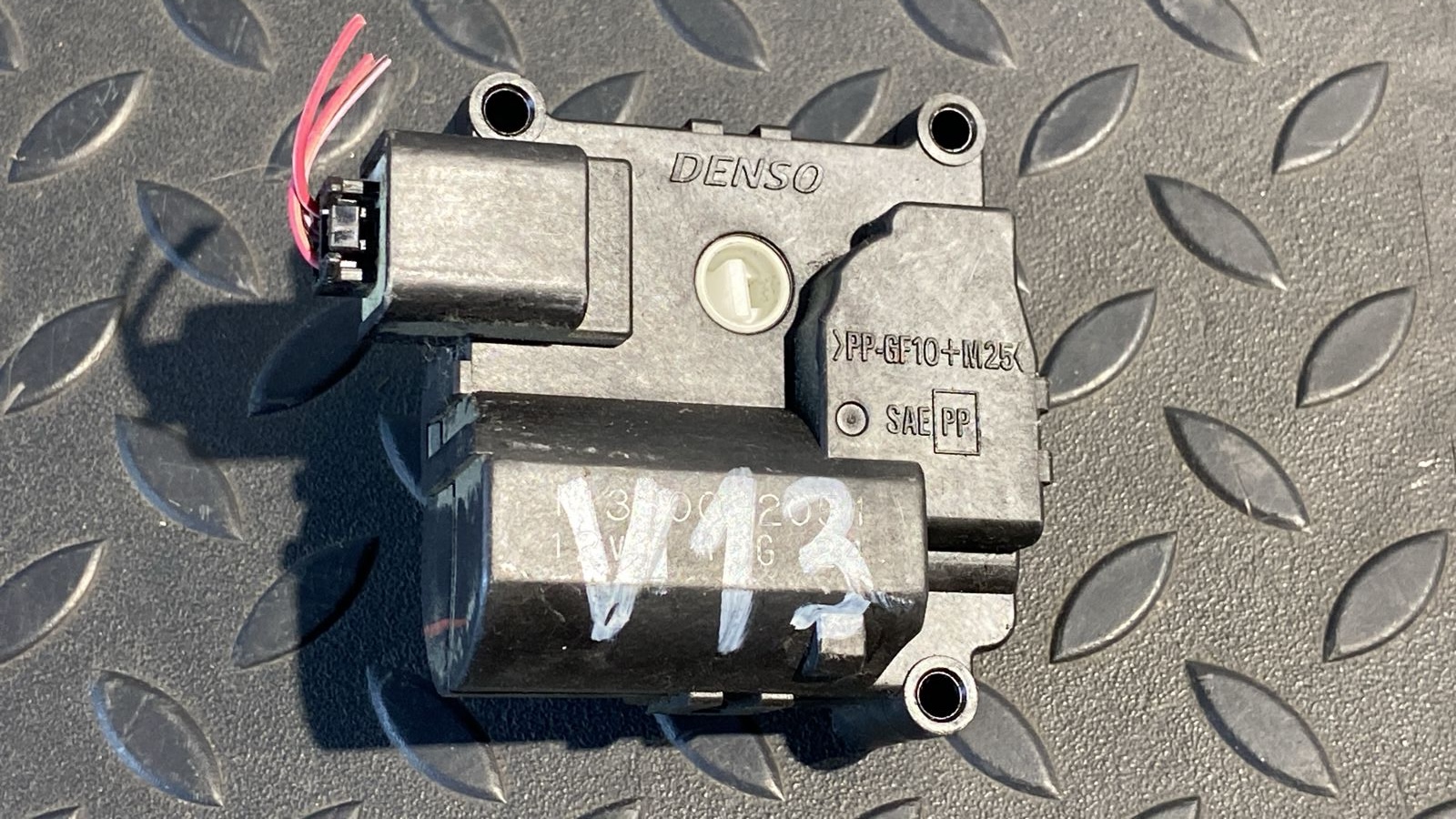 Моторчик заслонки отопителя Toyota Avensis/2 2003-2009