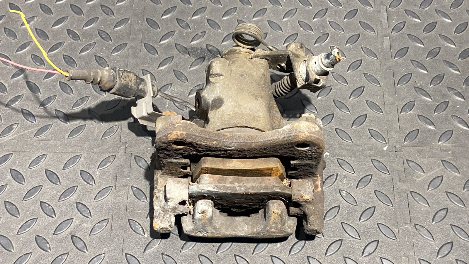 Суппорт задний правый Ford Galaxy 1995-2006