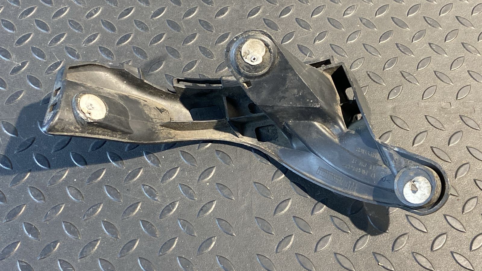 Кронштейн бампера задний правый Opel Astra/H 2004-2014