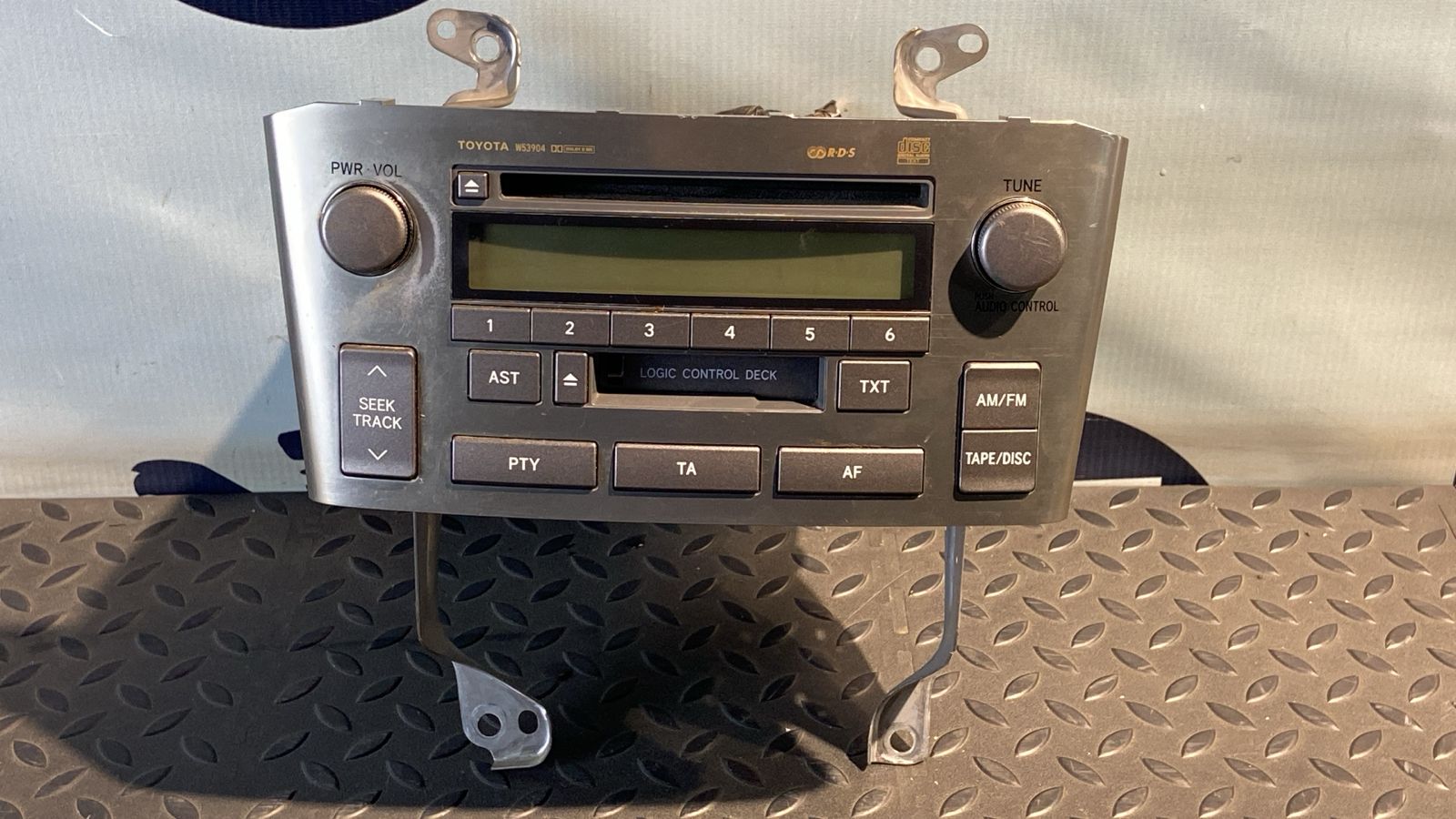 Магнитола Toyota Avensis/2 2003-2009