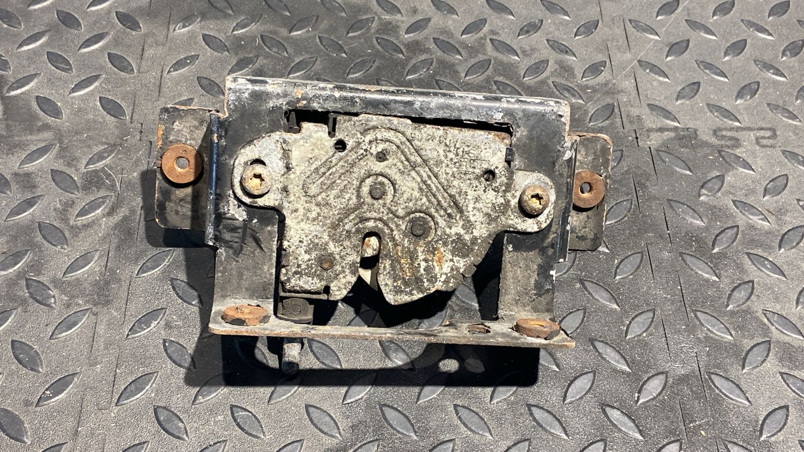 Замок капота Ford Transit 2006-2013